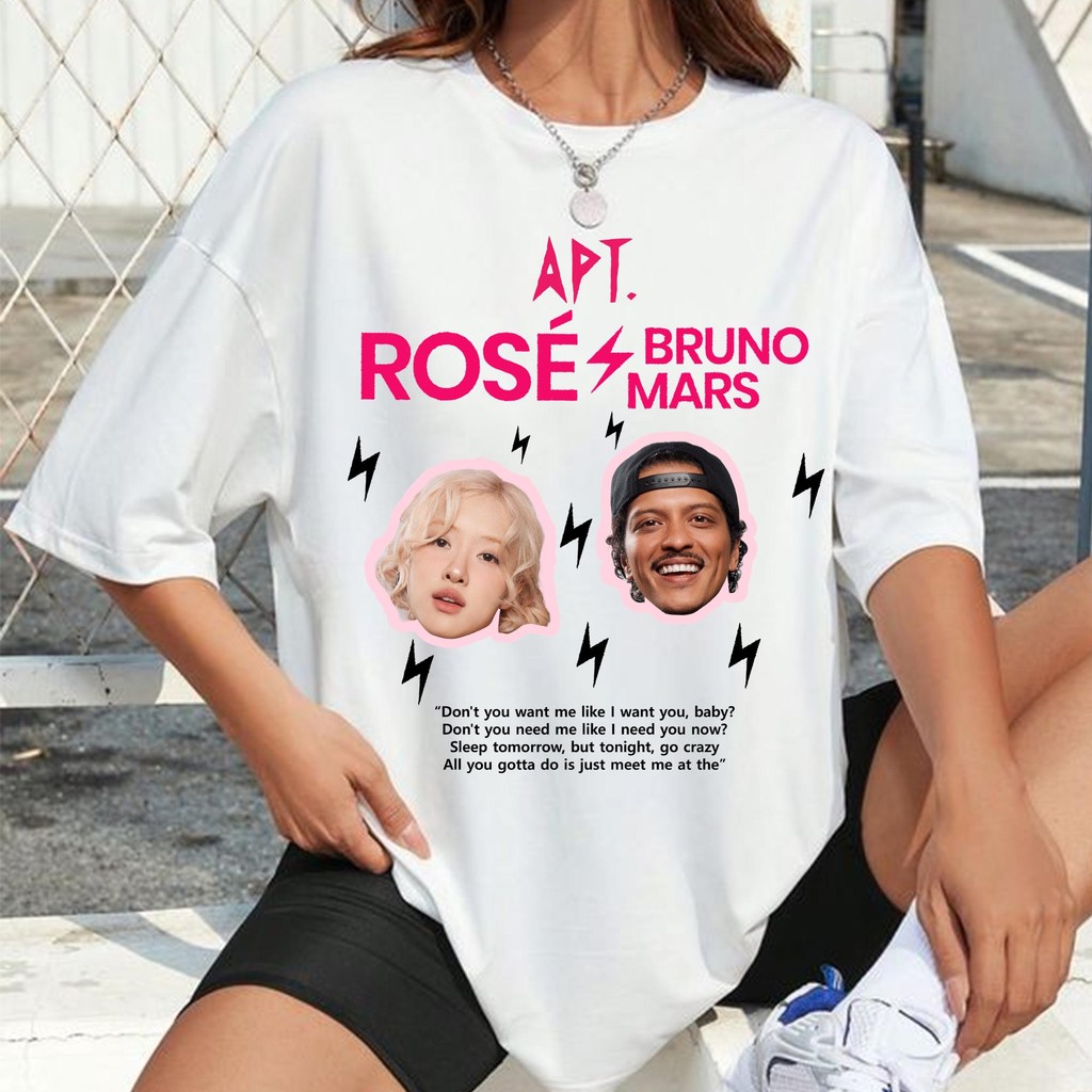 เสื้อยืด Rose Bruno Mars APT Graphic T-shirt เสื้อยืดผ้าฝ้ายแบบใหม่ APT Apateu Rosé New Song ผ้าฝ้าย