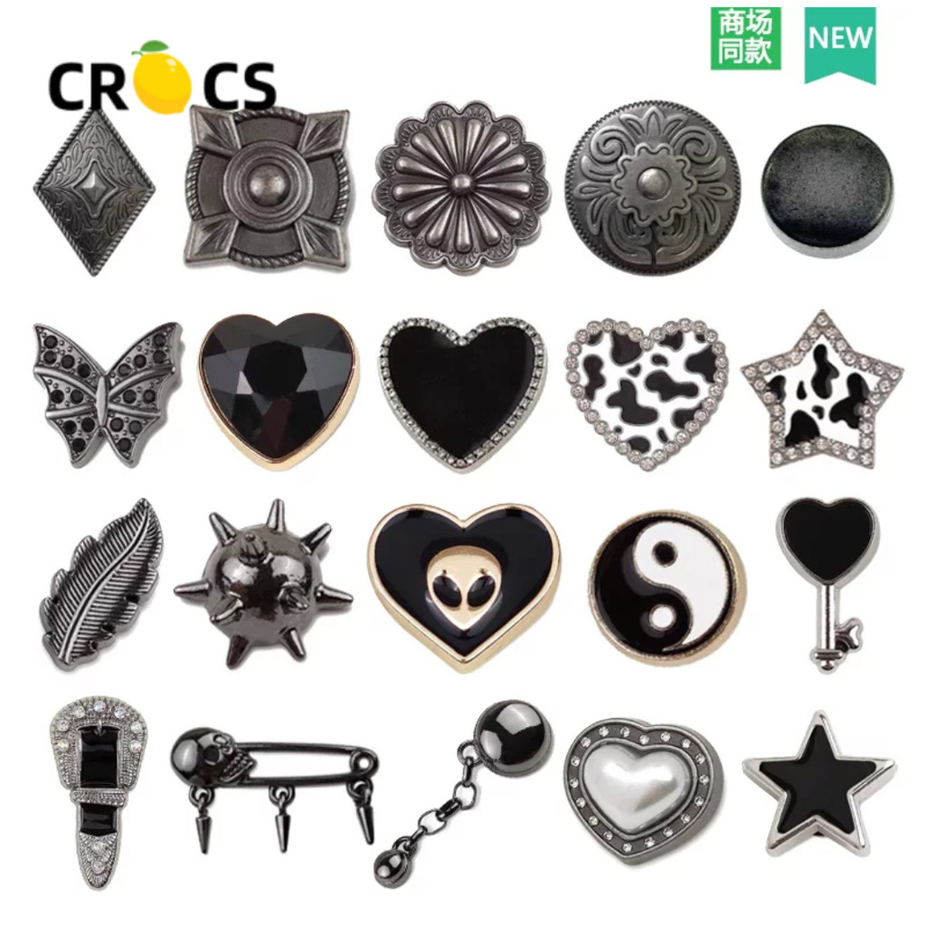 อุปกรณ์เสริม crocs สไตล์ใหม่ crocs jibbitz อุปกรณ์เสริมรองเท้าดอกไม้ตกแต่งหัวเข็มขัดโลหะสไตล์มืดสีดํา