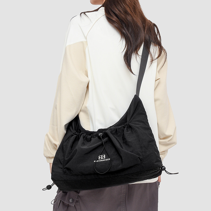 กระเป๋าพัฟกระเป๋าซอก drawstring ความจุขนาดใหญ่น้ำหนักเบาพร็อพกระเป๋าสะพาย Messenger สำหรับผู้หญิง