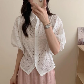 mimi&didi#เสื้อแขนสั้นสีขาวผ้าคอตตอนปักฉลุ เสื้อคอปกยืน กระดุมมุกผ่าหน้า มีริบบิ้น โบว์ให้ผูกช่วงเอว#W518