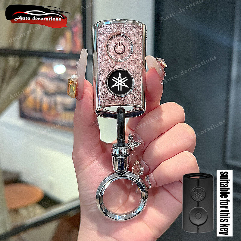 เคสกุญแจรถจักรยานยนต์ Yamaha สําหรับ Grand filano 2024 Aerox Qbix Lexi Fazzio NVX Scooter กระเป๋าหัวเข็มขัดเปลือกหอยคริสตัล เงาและสดใส