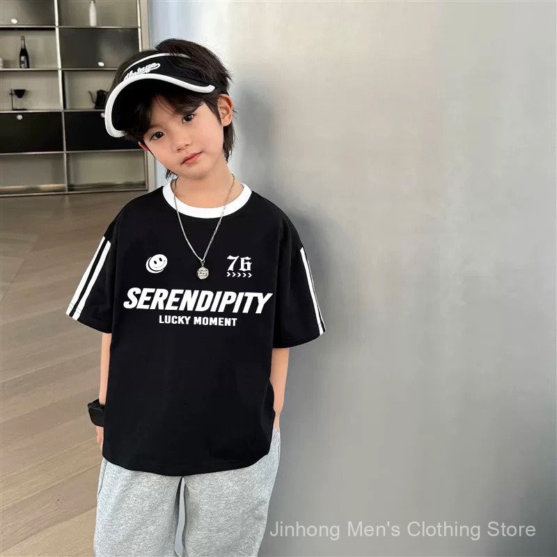 ชายเสื้อยืด 2025 เสื้อผ้าเด็กใหม่ สไตล์ผ้าฝ้ายแขนสั้นสำหรับเด็กชาย