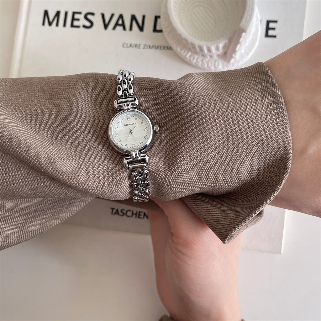 ห่วงโซ่ที่สวยหรูนาฬิกาโลหะหญิงตัวชี้วงเหล็กนาฬิกาควอตซ์