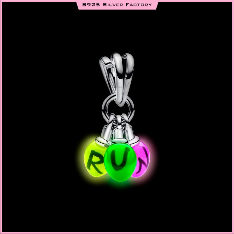 Moon Dangle Charm Lucky Star & Heart Charm Stranger Things Glow-in-the-dark Heart Charm 100% 925 สร้อยข้อมือเงินลูกปัดเหมาะสําหรับสร้อยข้อมืองูคริสต์มาสของขวัญของขวัญวันเกิด