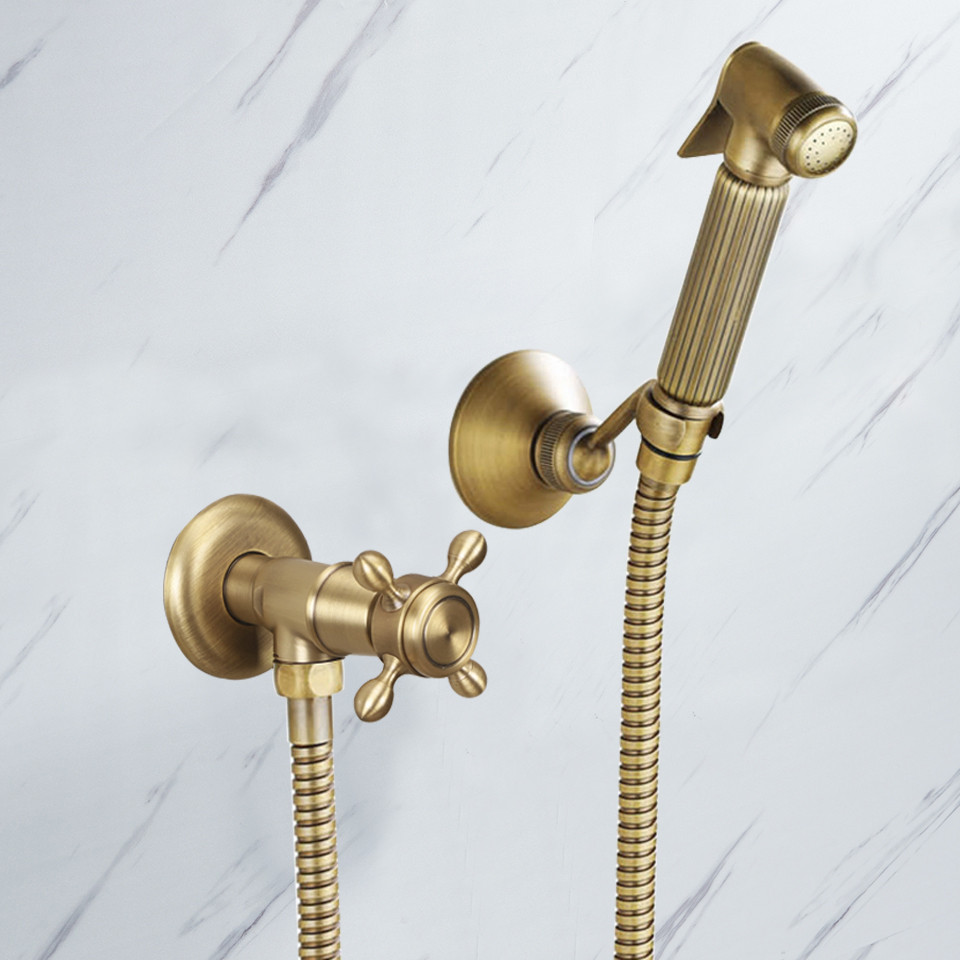 ทองเหลืองโบราณ Bidet ก๊อกน้ําผสมทองเหลืองติดผนังห้องน้ํามือถือ Bidet Sprayer ชุดเดี่ยวน้ําเย็น Taps