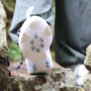 สายรัดกันลื่นหิมะ สายรัดรองเท้ากันลื่น แผ่นสตั๊ดติดรองเท้า อุปกรณ์สกี อุปกรณ์เดินป่า 10 ฟันรองเท้า