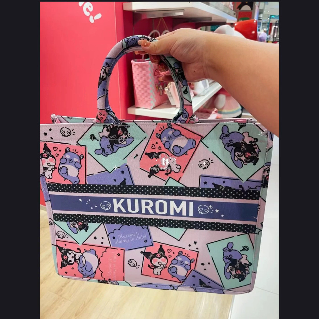 HelloKitt กระเป๋าถือ Commuter ความจุขนาดใหญ่ Tote กระเป๋าผ้าใบ กระเป๋าผ้าใบ Kuromi พิมพ์สไตล์ขี้เกียจน่ารัก Tote Bag