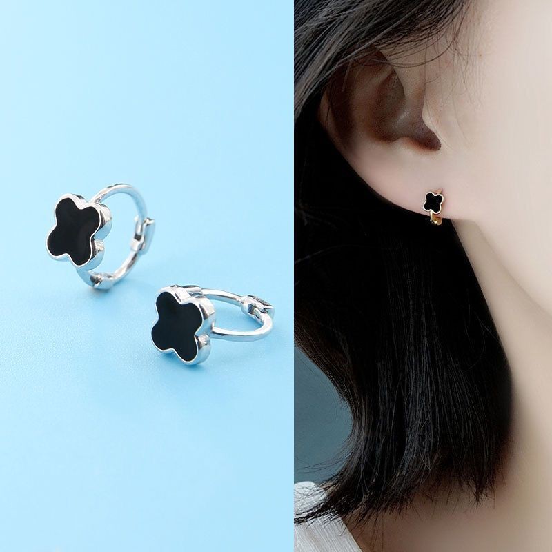 Sterl ต่างหูเงินสเตอร์ลิง สีดํา ลาย Four-Leaf Clover ขนาดเล็ก หัวเข็มขัดหูกระดูก