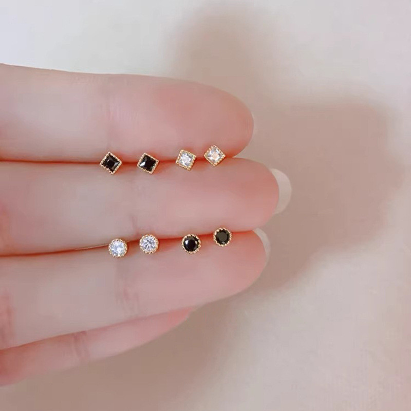 สีดําสแควร์ต่างหูเพทายขนาดเล็กอารมณ์เรียบง่ายนอนฟรีหยิบมินิต่างหู 2025 ต่างหูใหม่