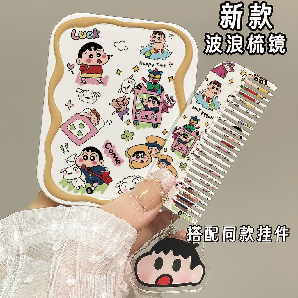 กระจกแต่งหน้า Crayon Shin-Chan กระจกในตัวขนาดเล็กและพกพาได้ INS กระจกแต่งหน้าแบบพกพาสำหรับนักเรียนหวีหน้าม้า
