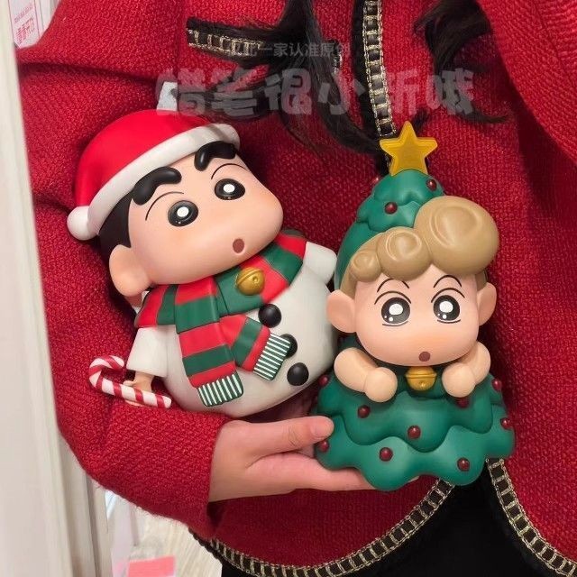 คริสมาสต์ตุ๊กตาดินสอสีชินจังคริสมาสต์ Snowman ต้นคริสต์มาสตุ๊กตาน่ารักบนโต๊ะเครื่องประดับของขวัญคริสต์มาสสำหรับเด็ก