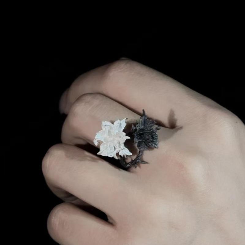 [มีในสต็อก] แหวนดอกไม้แมนดาลาสีดำและสีขาว