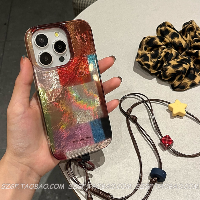 Huiwanju retro สีน้ําตาลบล็อกสีขนาดใหญ่ splicing iPhone14 เคสโทรศัพท์มือถือ 16pro เชือกคอดาว 13ProMax เคสโทรศัพท์มือถือ iPhone16/13 นุ่ม 15Promax เคสป้องกัน