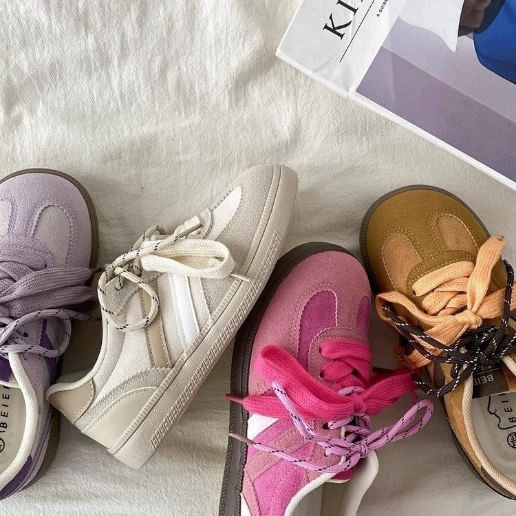 สไตล์เกาหลีแฟชั่นย้อนยุคกันลื่นทนต่อการสึกหรอนักเรียนรองเท้ากีฬาลําลองฤดูใบไม้ร่วงสวมใส่ทุกวันสบายน้ําหนักเบารองเท้าสีขาวรองเท้าผ้าใบโรง