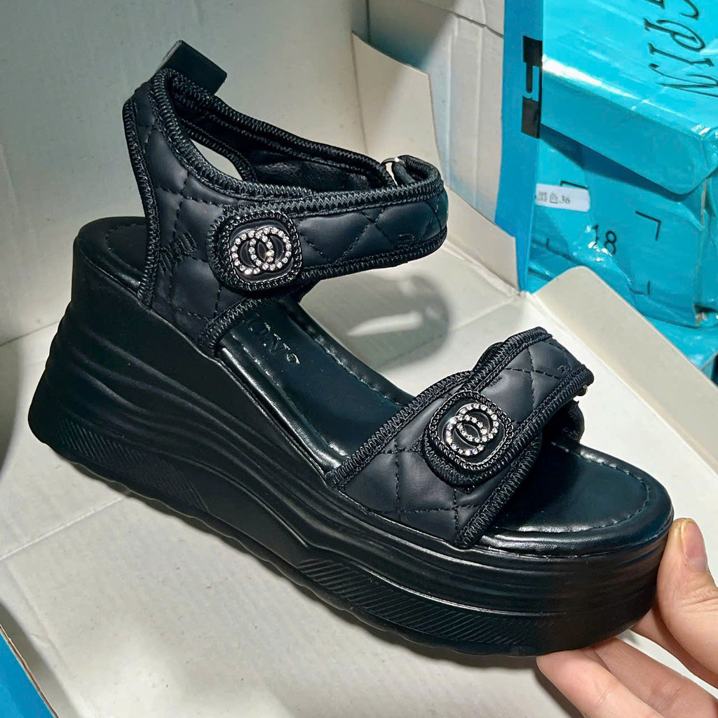 รองเท้าแตะพื้นแบนพร้อม INFINITE ROCKED high sole, รองเท้าแตะหนัง ADJUSTABLE, พื้นรองเท้าสูง 7 ซม.