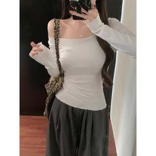 MOSESQUEEN เสื้อยืดแขนยาวเปิดไหล่สีเทาเพียวสําหรับผู้หญิงในต้นฤดูใบไม้ร่วงสาวฮอตไหล่เดียวขอบหูไม้เสื้อ จุดต่ําสุด ด้านบน #62818