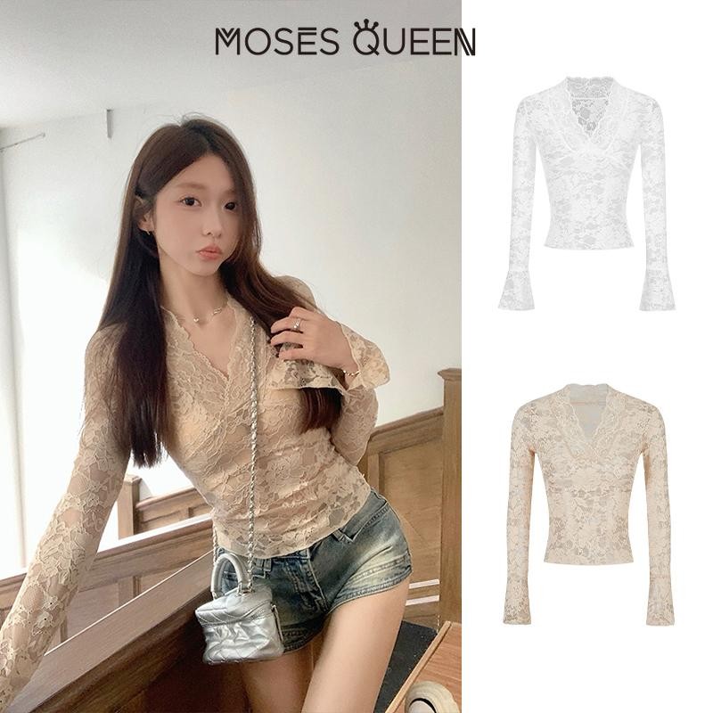 MOSESQUEEN  เสื้อเชิ้ตคอวีลูกไม้-แหวก: ดีไซน์สง่างามเย้ายวนด้วยความรู้สึกของไฮไล