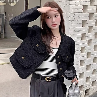 SuySuy พร้อมส่ง เสื้อคลุม แขนยาว สไตล์คุณหนู เนื้อผ้าทวิต ดีเทลแต่งกระเป๋า งานสวยหรูหรา กระดุมผ่ากลาง สไตล์มินิมอล