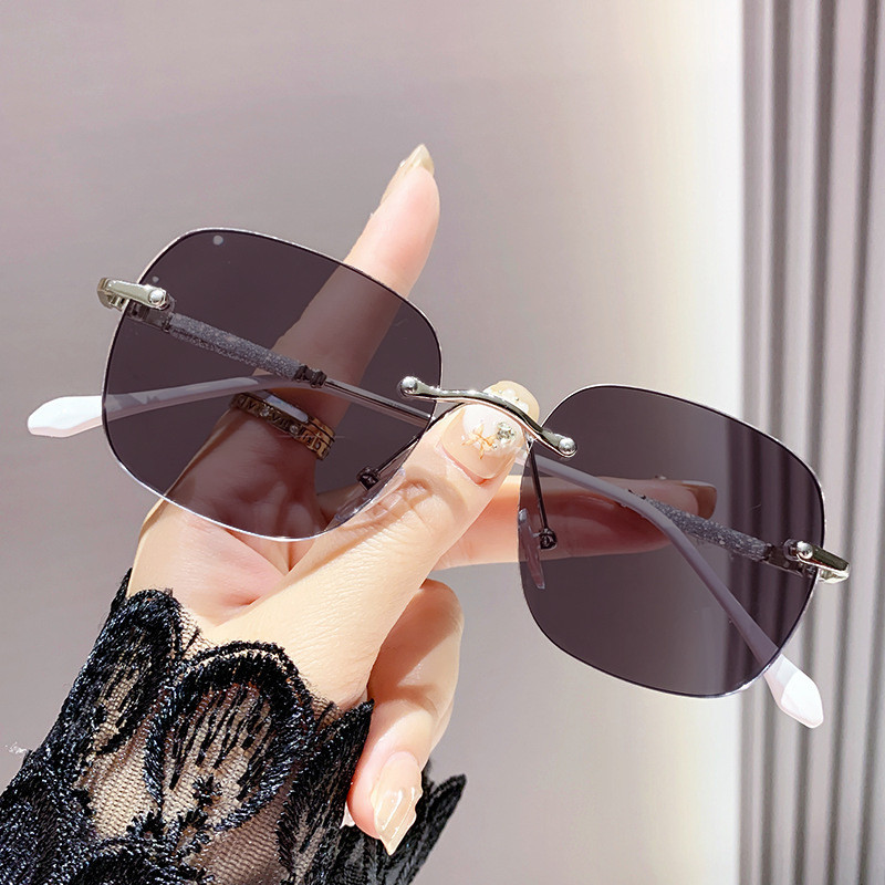 แว่นสายตาสั้นเลนส์ออโต้ แว่นกรองแสงสีฟ้าออกแดดเปลี่ยนสี กันUV99% แว่นตาแฟชั่น แว่นไร้กรอบ - รูปที่ 2