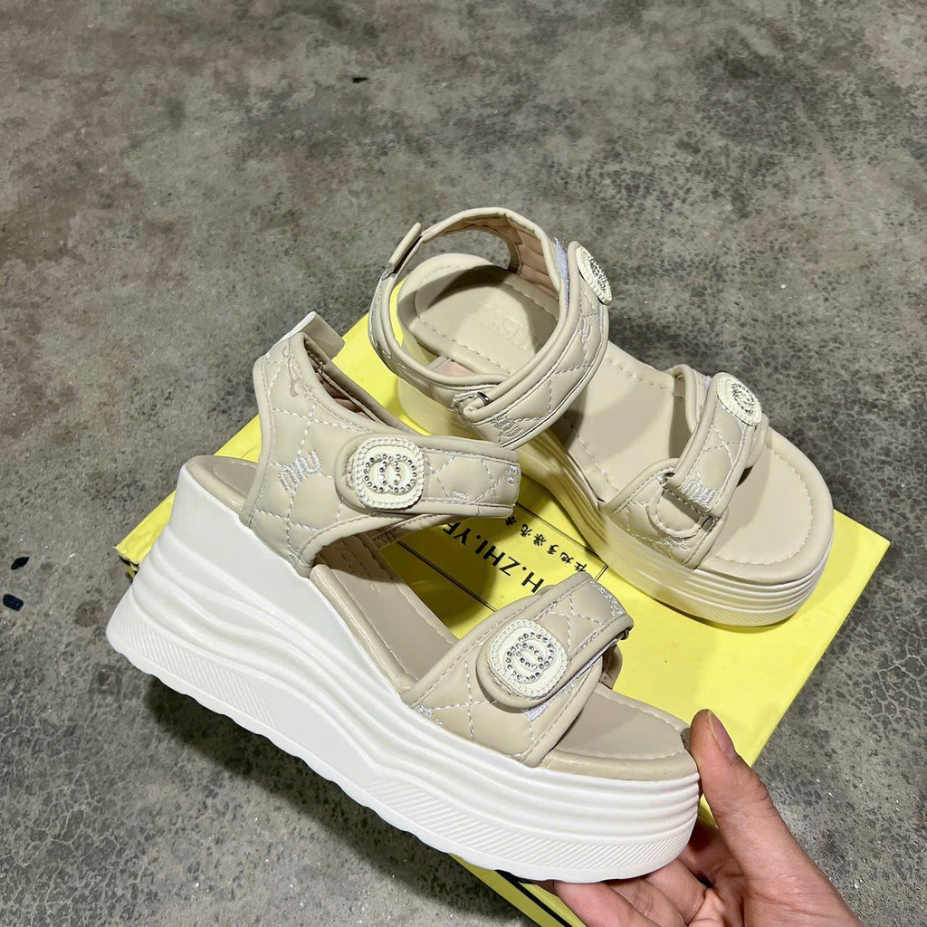 รองเท้าแตะพื้นแบนพร้อม INFINITE ROCKED high sole, รองเท้าแตะหนัง ADJUSTABLE, พื้นรองเท้าสูง 7 ซม.