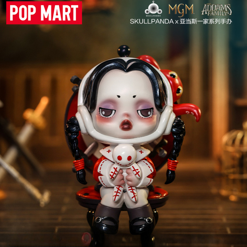 [secret] POPMART SKULLPANDA Adams Family Series Mystery Box เครื่องประดับของเล่น