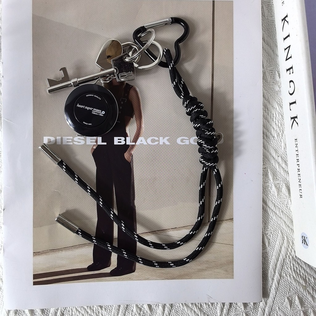 Original Design All-Match Love Heart Lock เชือกปีนเขาพวงกุญแจกระเป๋า Buckle Simple Girl miu กระเป๋าอุปกรณ์เสริมจี้จี้