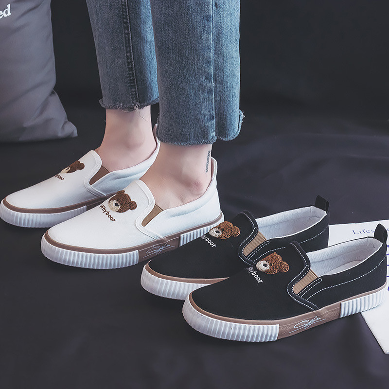 หมีน้อย Slip-On ขี้เกียจรองเท้าผู้หญิง 2023 สไตล์ใหม่ All-Match ชุดเท้ารองเท้าผ้าใบระบายอากาศสบายๆเวอร์ชั่นเกาหลีรองเท้าผ้าแบน s