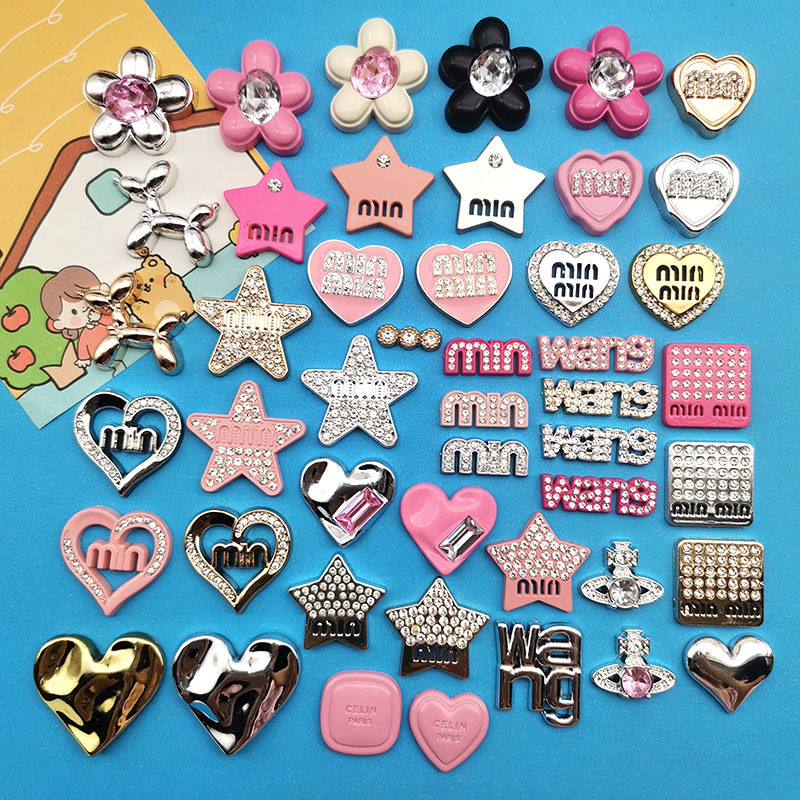 10ชิ้นใหม่สไตล์น้ํามันหยดชาแนลสไตล์จดหมายรักเข้าสู่ระบบดาวเรซิ่นอุปกรณ์ทําเองคาดศีรษะคว้าคลิปกรณีโทรศัพท์รองเท้าหัวเข็มขัดสติก