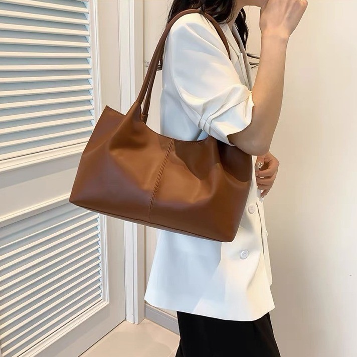Lucky girl: กระเป๋า ใบใหญ่แฟชั่นใส่ของได้เยอะPU หน้าใหญ่มากใส่ของได้เยอะมากPU -SP6013