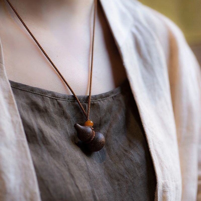 [30 วัน 5160 ชิ้น] สร้อยคอหยกธรรมชาติคุณภาพสูงจากไม้กฤษณา Qinan สร้อยคอจี้หยก สร้อยคอโชคลาภและความเจ