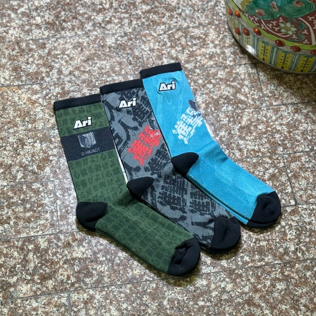 ถุงเท้าวิ่ง Ari X AOT Running Socks ‘LIMITED’ (3สี)