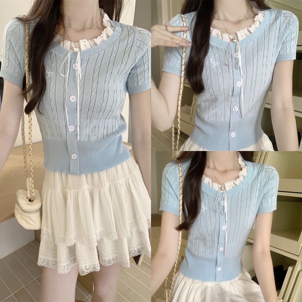 Soroh เสื้อยืดผู้หญิง ไหมพรม คอกลม แขนสั้น ผูกโบว์ ขอบลูกไม้ กระดุมหน้า เสื้อครอป สไตล์เกาหลี น่ารัก #YX08