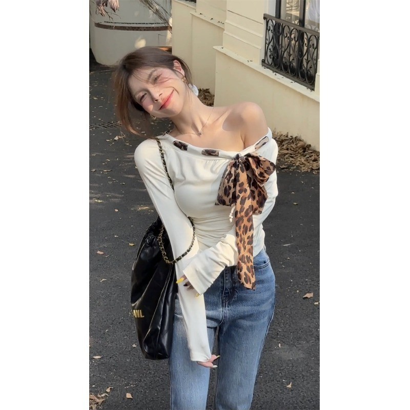 Modal Cotton Hot Girl Leopard Print Laced-Up Diagonal Collar เสื้อยืดแขนยาวผู้หญิงฤดูใบไม้ร่วง