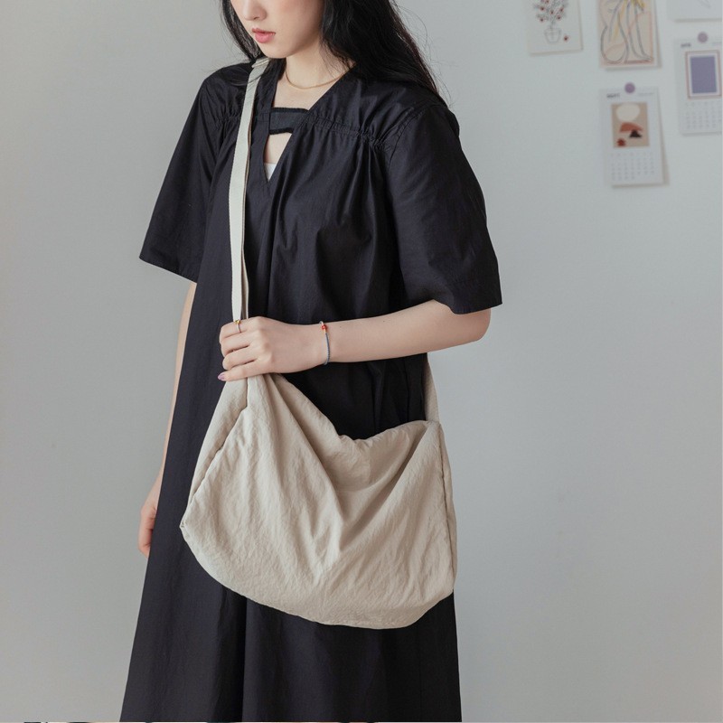 ifashionbag(IF2229) กระเป๋าสะพายข้างผ้าไนล่อนยู๋ยี๊-ใส่ไอแพดได้ ใบใหญ่