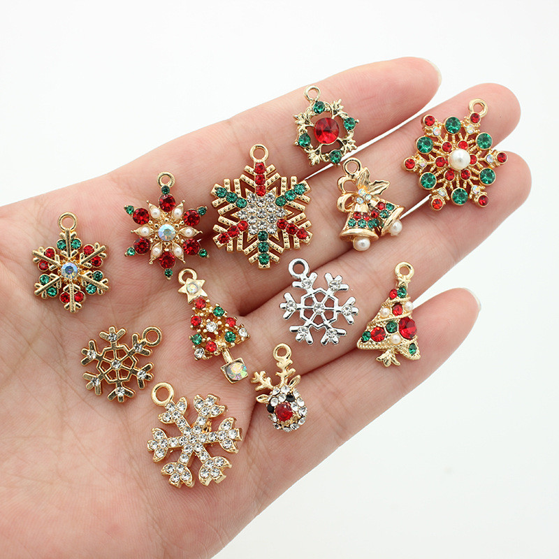 2 ชิ้น/ล็อตการ์ตูนต้นคริสต์มาสเกล็ดหิมะคริสตัลเคลือบจี้ DIY เครื่องประดับอุปกรณ์เสริม Charms สําหรับผู้หญิง, Key Chain/ต่างหู/สร้อยคอจี้ทําด้วยมือ DIY เครื่องประดับ s018
