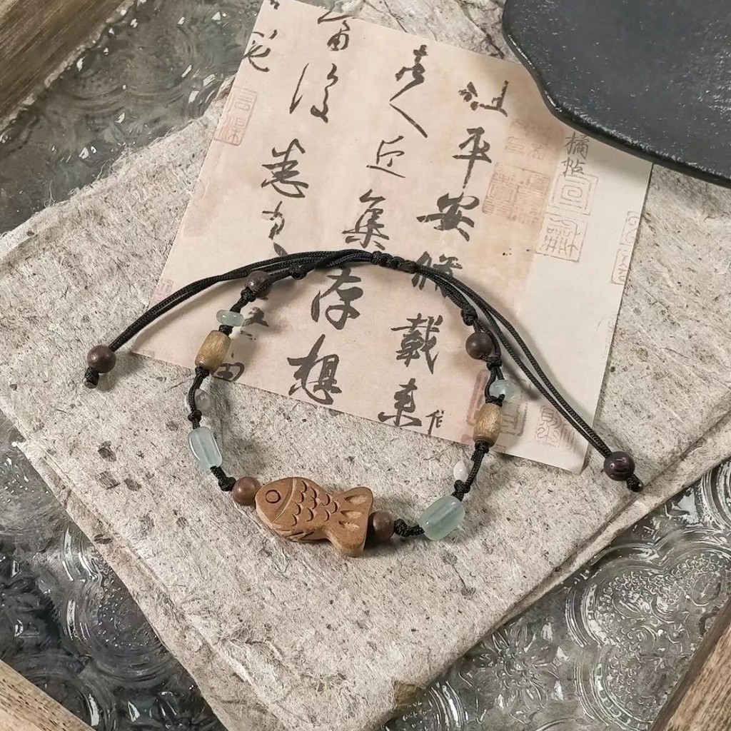 ใหม่จีนพีชไม้แกะสลักสร้อยข้อมือปลาทอก้อยสร้อยข้อมือปลาขนาดเล็ก