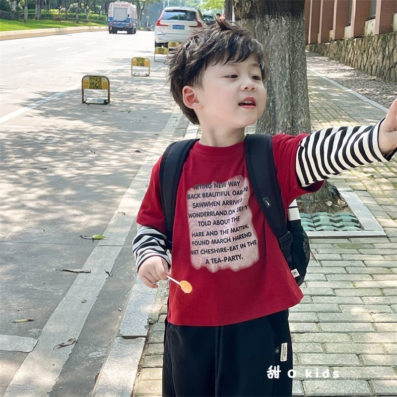 ร้อนขายสไตล์ใหม่ญี่ปุ่นเด็กเกาหลีเกาหลีรุ่นชายหญิงปลอมสองชิ้นเสื้อยืด2024ฤดูใบไม้ผลิฤดูใบไม้ร่วงจดหมายพิมพ์ลายท็อปส์กลางเด็กเล็กเย็นเส