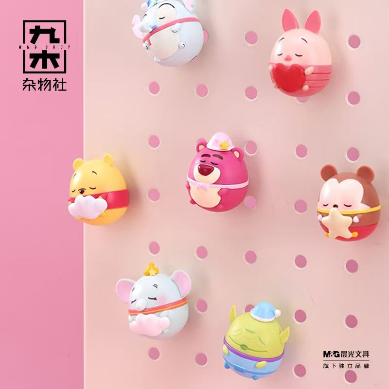 ZW [สินค้าของแท้] (4 ชิ้นในถุง) ซูซูกิ ของกระจุกกระจิก สโมสร ดีเอสเอ็น ที่ไม่ซ้ํากันแก้วน้ําตู้เย็นสติ๊กเกอร์ซีรีส์กระเป๋าลึกลับกล่องปริศนาอินเทรนด์เล่นรูปของเล่นคอลเล
