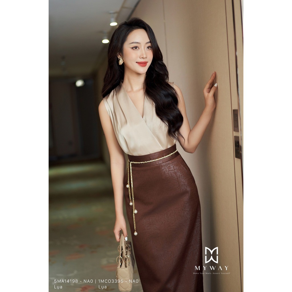 MY WAY เสื้อผู้หญิงใต้วงแขนคอเต่า Elegant Pleated Shoulder Blouse 5MA14198W - NA0