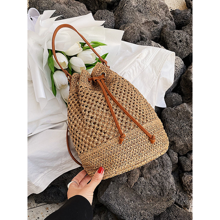กระเป๋าสาน Bucket bag ทรงจีบ สายหนัง มีสายยาว P125