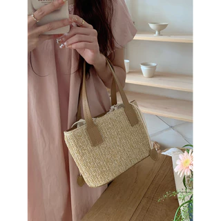 กระเป๋าสาน น่ารัก มี 3 สี ตั้งเป็นทรง สายหนัง มีสายยาวให้ P238