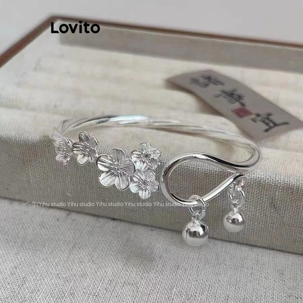 Lovito กำไลข้อมือผู้หญิง รูปดอกไม้ สไตล์ลำลอง LFA23345