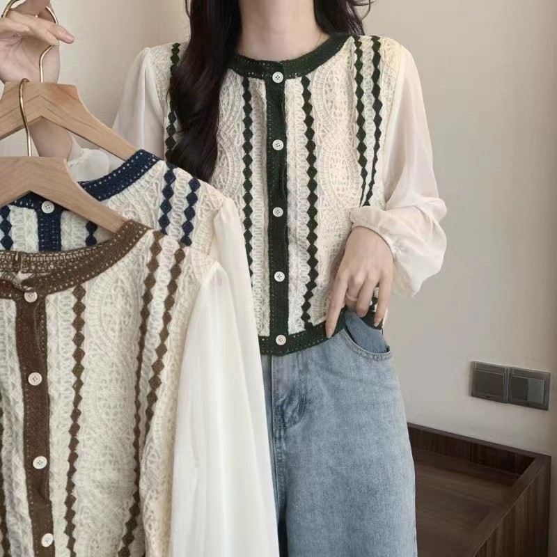 เสื้อเชิ้ตผ้าชีฟองแขนยาวเย็บลูกไม้กลวงสไตล์ฝรั่งเศสแบบใหม่ฤดูใบไม้ผลิ2025เสื้อสั้นดีไซน์สำหรับผู้หญิ