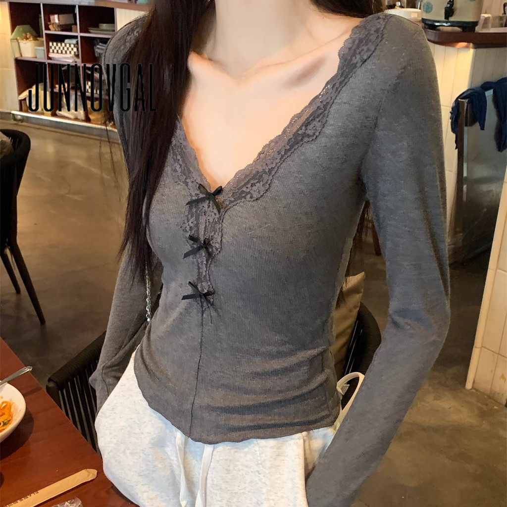 Junnovgal เสื้อยืดผู้หญิง 2024 สไตล์ฤดูหนาว V คอลูกไม้ Slim Fit แขนยาว