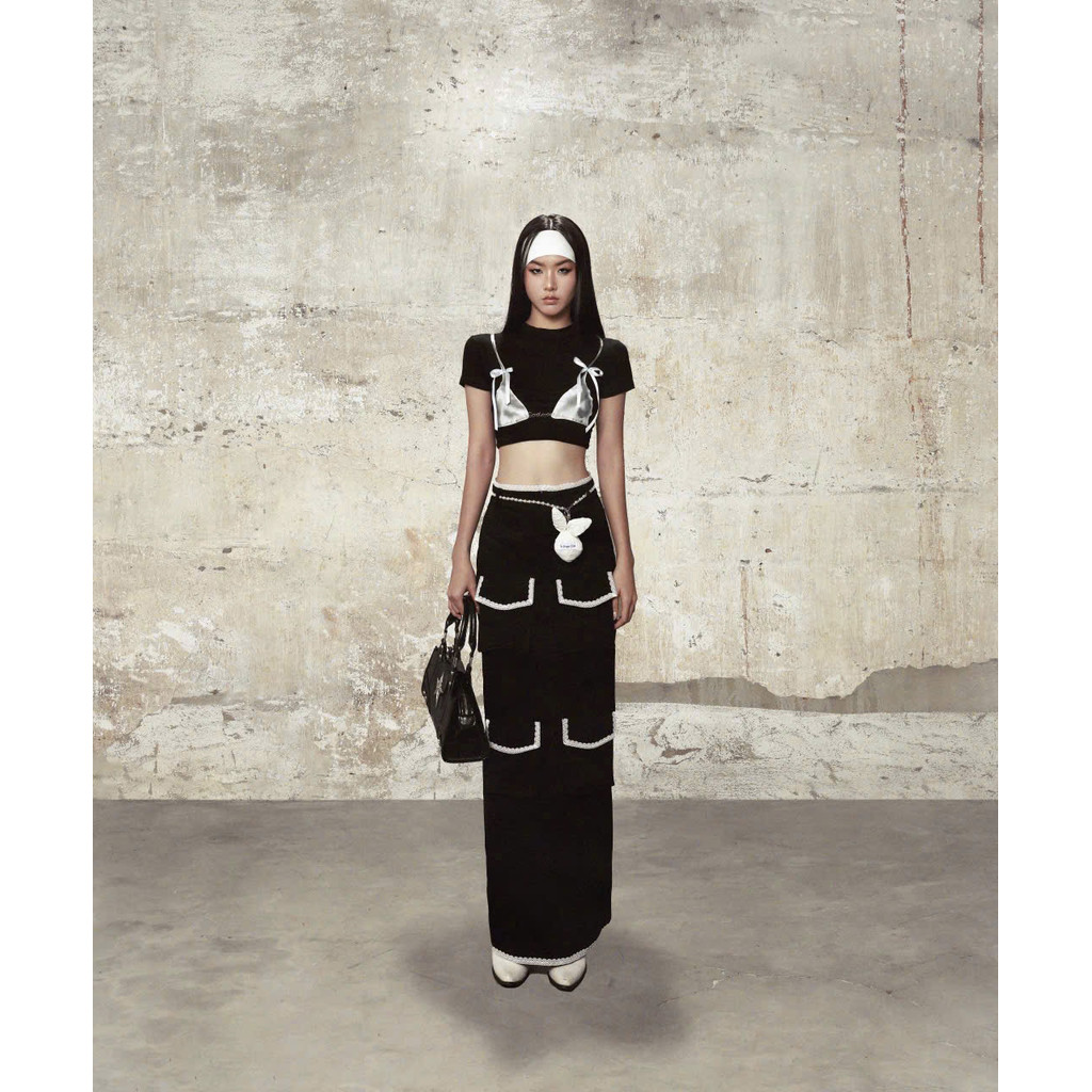 Sodope CLUB - เสื้อยืดพิมพ์ลายโบว์และกระโปรงยาวมีกระเป๋าปลอม