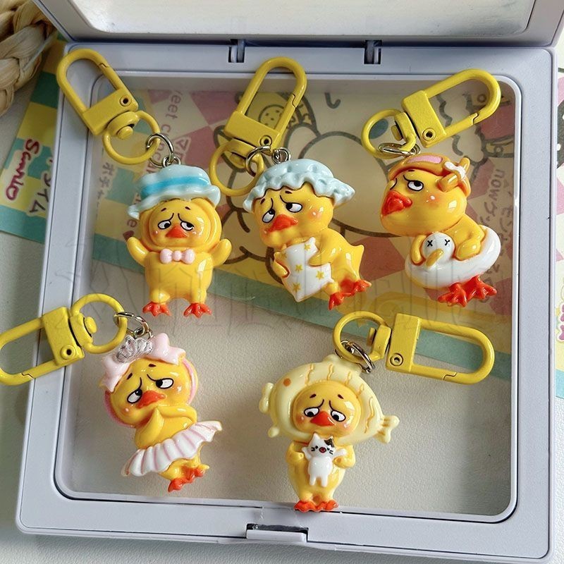 [3-5 วันมาถึง] 1/2/4 ชิ้น Kawaii การ์ตูน Mini Annoying พวงกุญแจเป็ด-เรซิ่น Charm Ducks พวงกุญแจ-สัตว์น่ารักกระเป๋า Key Chain-ตุ๊กตา DIY ทําอุปกรณ์เสริม-ผู้หญิงรถกระเป๋าจี้ของขวัญ Key แหวน