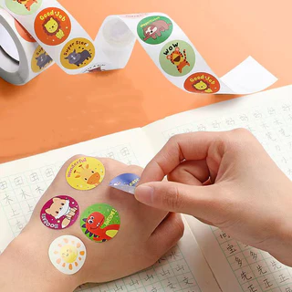 สติ๊กเกอร์การ์ตูนสุดสร้างสรรค์ ลายการ์ตูนต่างๆ สติ๊กเกอร์ DIY ลายน่ารักต่างๆ 1 ม้วน 500 สติ๊กเกอร์