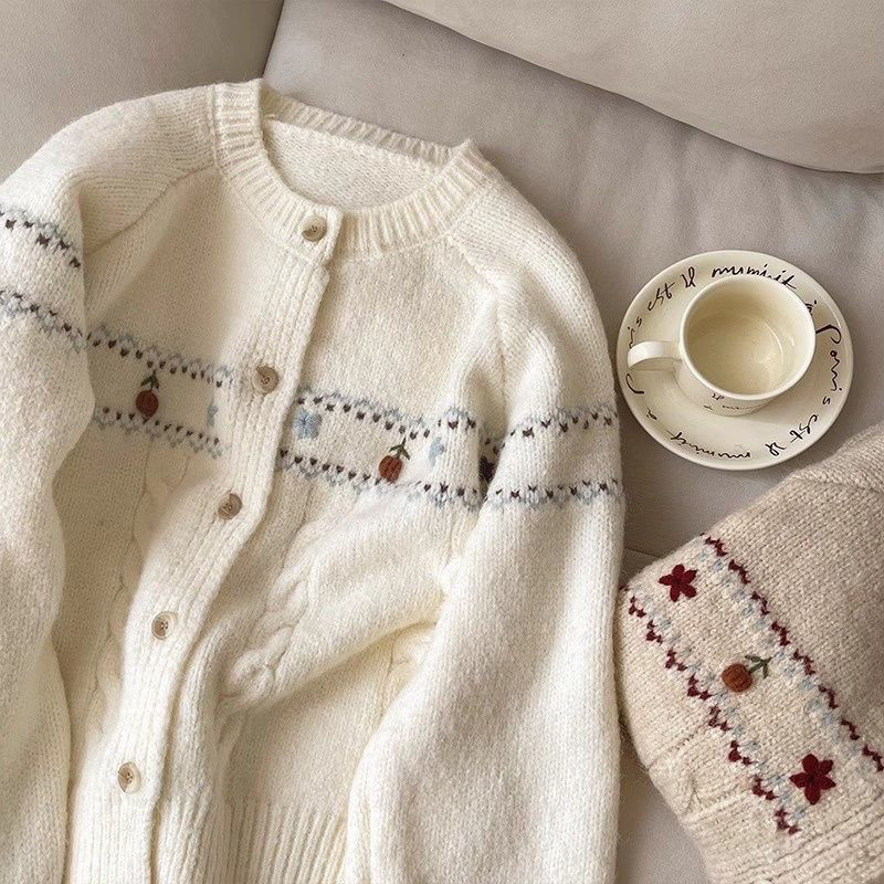 ดอกไม้ปักรอบคอเสื้อกันหนาวแจ็คเก็ตผู้หญิงฤดูใบไม้ผลิรูปแบบใหม่กระดุมแถวเดียวถักคาร์ดิแกนสั้นสไตล์ฤดูใบไม้ผลิฤดูใบไม้ร่วงสไตล์สวมใส่ด้านนอกเวอร์ชั่นเกา