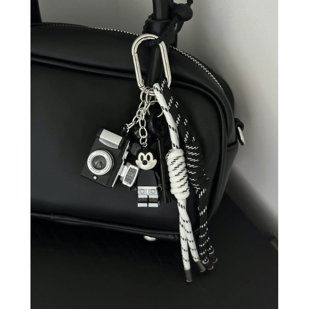 Retro Black White Mickey Doll Pendant Braided Rope miu Series Black Camera Female Bag Jewelry 2024