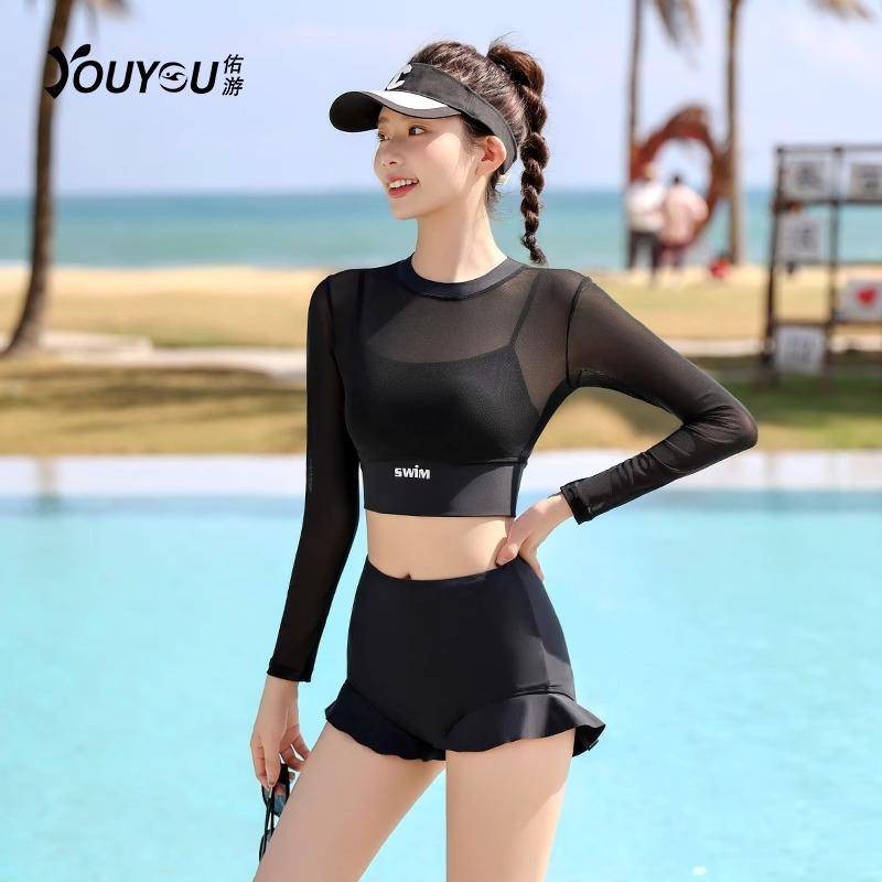 ชุดว่ายน้ําสตรีสองชิ้น 2024 สไตล์ใหม่ระบายอากาศ ทูล ด้านบนกางเกงขาสั้นขี้เล่นที่ทันสมัยและน่ารัก